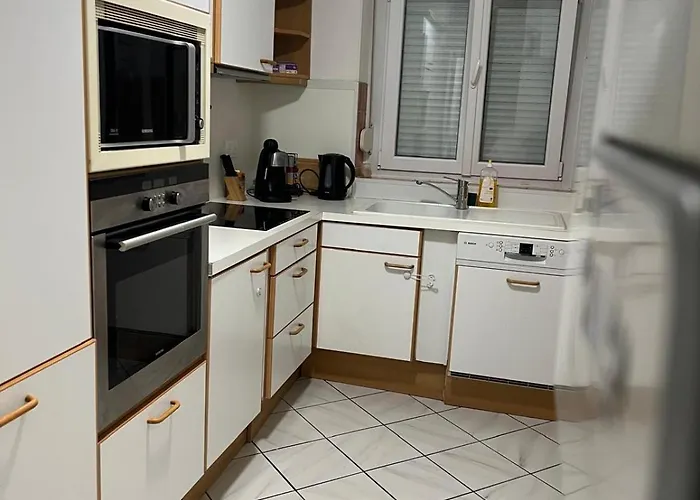 Spacieux Frontalier 150m *